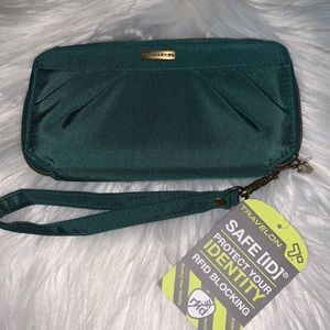 TRAVELON  CLUCH WALLET